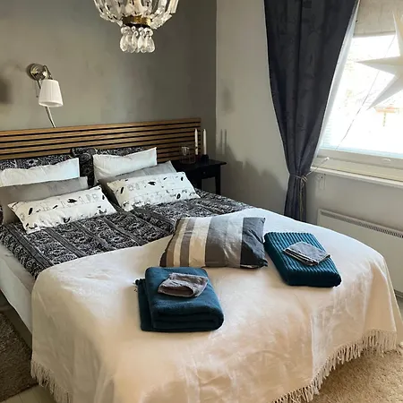 Idyllic Upstairs With Two Bedrooms 4*