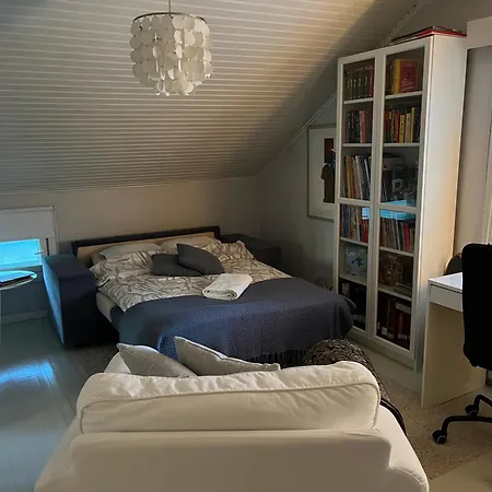 ゲストハウス Idyllic Upstairs With Two Bedrooms ヨエンスー