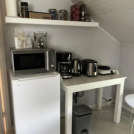 Idyllic Upstairs With Two Bedrooms ゲストハウス *