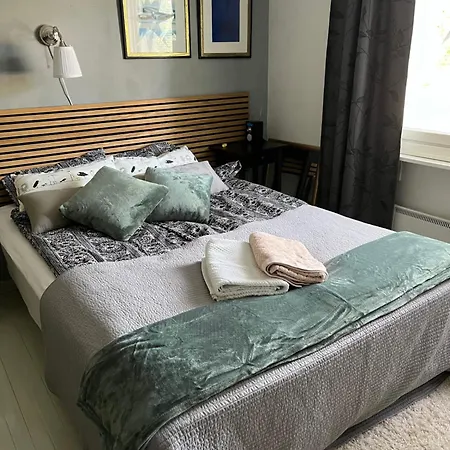 Idyllic Upstairs With Two Bedrooms 4*