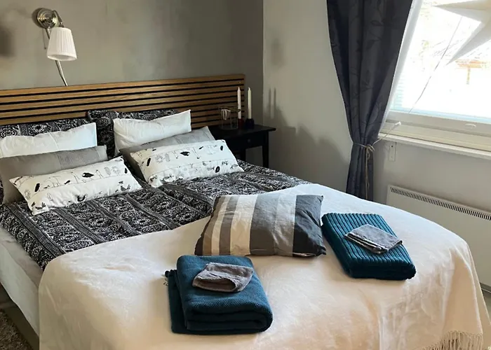 Idyllic Upstairs With Two Bedrooms 3*