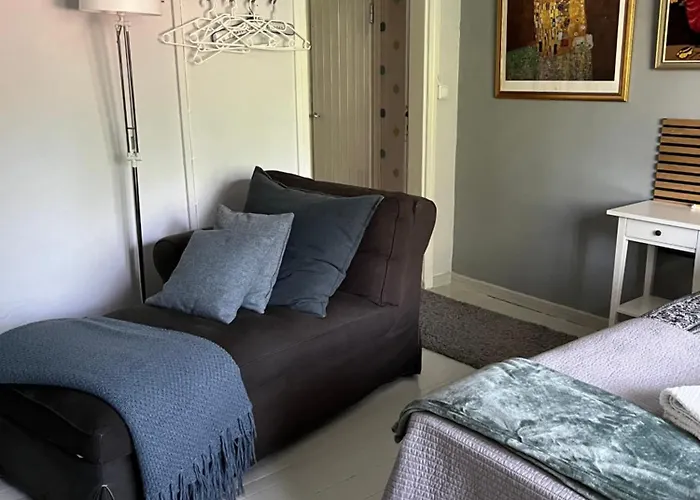 Idyllic Upstairs With Two Bedrooms בית הארחה יואנסו